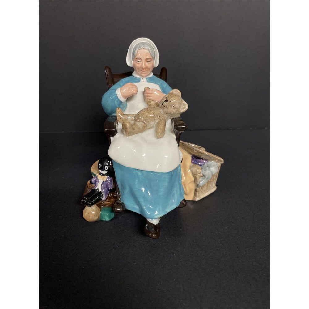 Nanny Royal Doulton Porcelain Figurine HN2221 Hand Painted 6" Vintage 1957